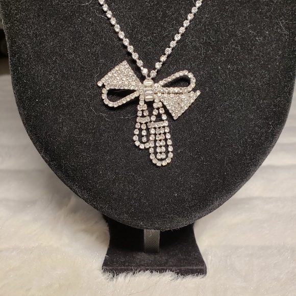Juicy Couture Women’s Crystal Bow Necklace - Picture 2 of 6
